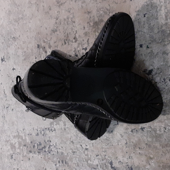 VINCE CAMUTO QUILTED LEATHER BOOTS - Picture 4 of 4